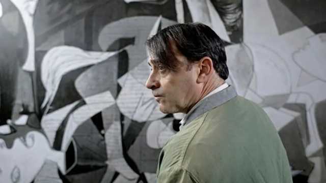 El actor y cantante malagueño Toni Zenet interpreta a Picasso. (Foto: RTVE)