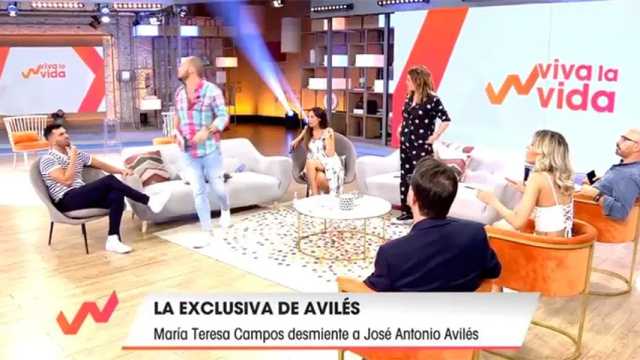 Tras la riña de Toñi, Avilés abandonó el plato. (Foto: Telecinco)