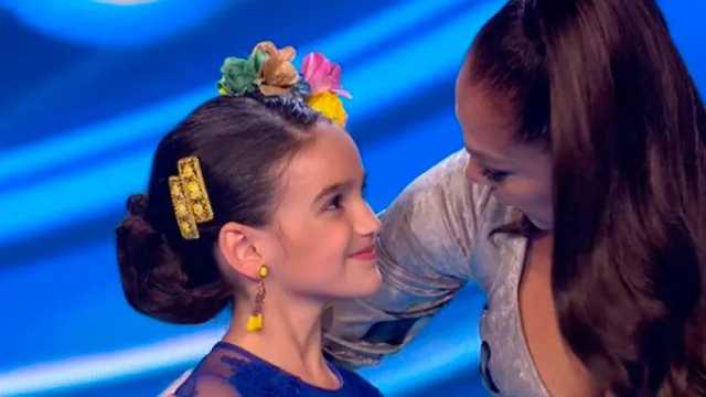 Cayetana recibió la felicitación de Isabel Pantoja en Idol Kids. (Foto: Telecinco)