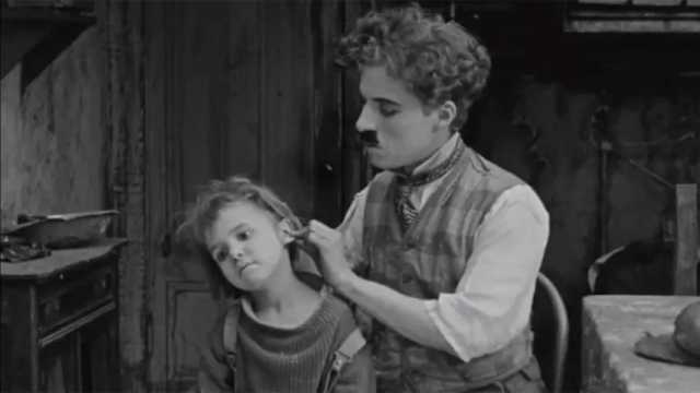 \"El chico\" fue la primera de las muchas aportaciones al séptimo arte de Chaplin. (Foto: A Contracorriente Films)