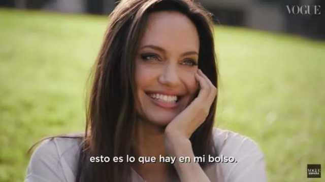 Angelina Jolie tiene el corazón ocupado. (Foto: YouTube)